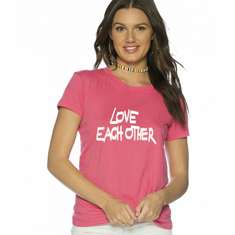 - NWT..Peace Love World "Love Each Other" SS T-Shirt